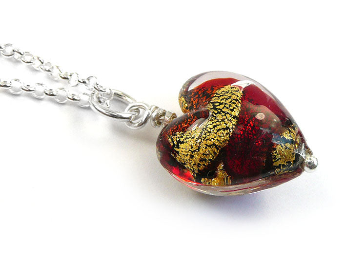 Heart-shaped pendant with red and gold colours in Murano glass on silver chain