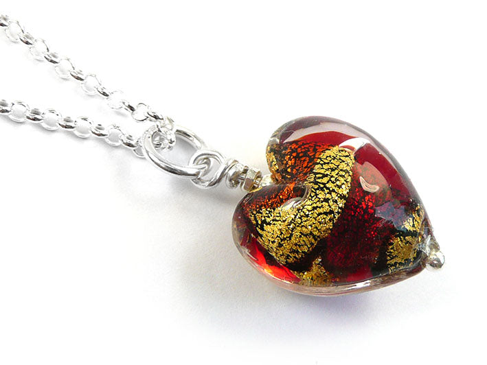Heart-shaped pendant with red and gold colours in Murano glass on silver chain