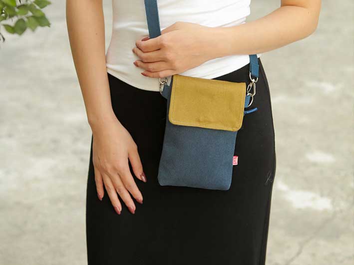 Phone Purse - Dark Blue and Mustard