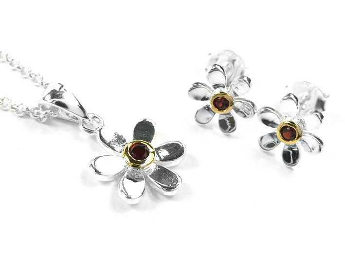 Silver Earrings - Pretty Daisy Garnet